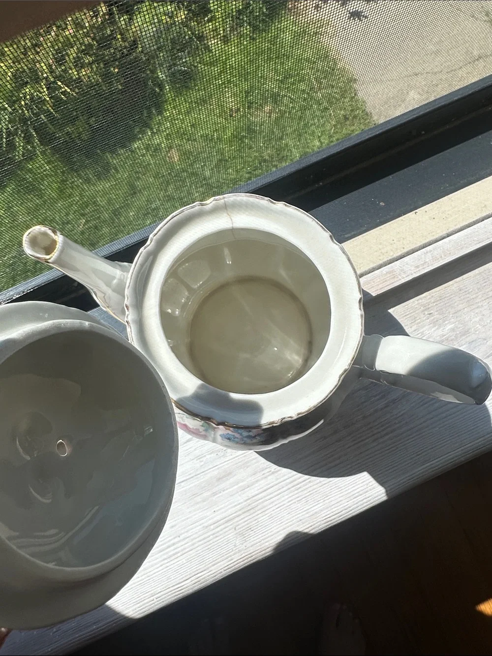 White Floral Vintage Teapot